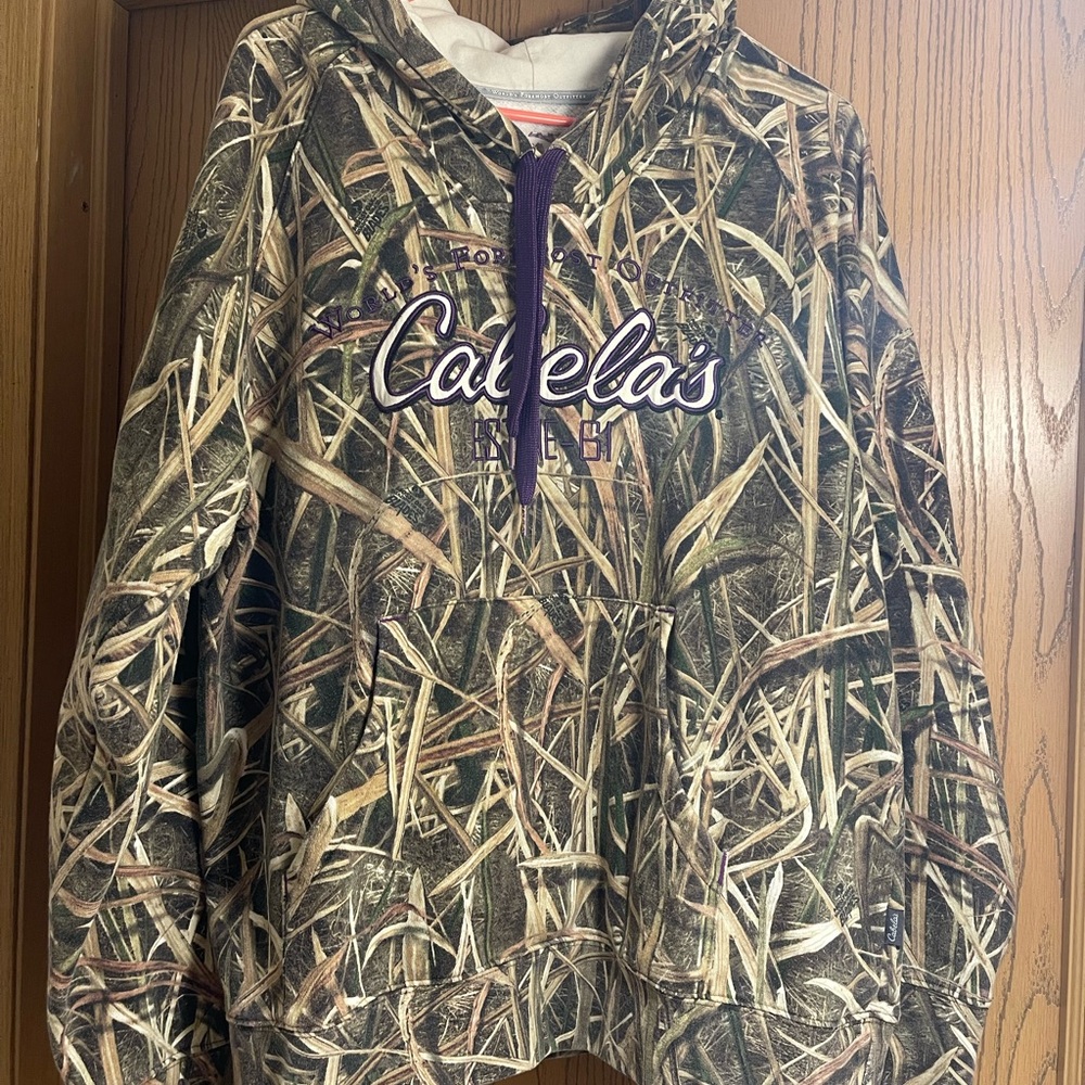 Women’s cabelas camo sweatshirt